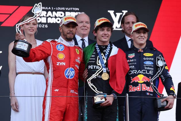 07.06.2026, xrarjax, Motorsport FIA Formel 1, Großer Preis von Monaco 2025 v.l. Siegerehrung Podium ALewis Hamilton (Ferrari) Startnummer 44 ndrea Kimi Antonelli (Mercedes AMG Petronas) Startnummer 12 und Albert Alexandre Louis Pierre Rainier Grimaldi Albert II Fürst von Monaco Isack Hadjar (Oracle Red Bull Racing) Startnummer 06 Charlene Charlene von Monaco (FIA REGULATIONS PROHIBIT ANY USE OF PHOTOGRAPHS as IMAGE SEQUENCES and or QUASI-VIDEO) Monte Carlo