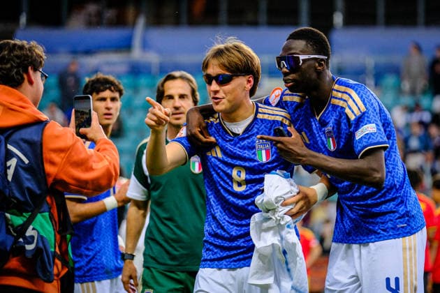 UEFA Under-17 European Championship, EM, Europameisterschaft Estonia 2026 Djibril Diallo and Edoardo Biondini of Italy U-17 national team, Nationalteam celebrating winning the European Championship during the UEFA Under-17 European Championship Final match between Italy U-17 vs Belgium U-17 national teams, Tallinn Estonia 07.06.2026 Tallinn A Le Coq Arena Estonia Copyright: xMaurixLevandix
