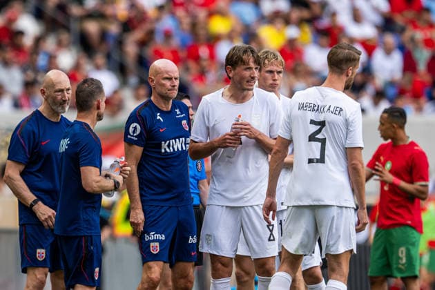 260607 Head coach Stale Solbakken and Sander Berge of Norway during the International Friendly, Länderspiel, Nationalmannschaft football match between Morocco and Norway ahead of the FIFA World Cup, WM, Weltmeisterschaft, Fussball 2026 on June 7, 2026 in New Jersey. Photo: Vegard Grott BILDBYRAN kod VG VG0943 bbeng fotboll football soccer fotball fifa world cup vm fotball-vm precamp pre-camp träningslandskamp privatlandskamp landskamp international friendly norge norway marocko morocco marokko