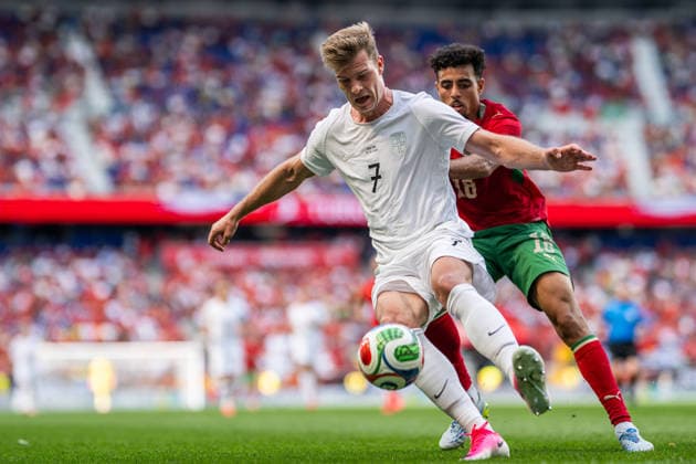 260607 Alexander Sorloth of Norway and Chadi Riad of Morocco during the International Friendly, Länderspiel, Nationalmannschaft football match between Morocco and Norway ahead of the FIFA World Cup, WM, Weltmeisterschaft, Fussball 2026 on June 7, 2026 in New Jersey. Photo: Vegard Grott BILDBYRAN kod VG VG0943 bbeng fotboll football soccer fotball fifa world cup vm fotball-vm precamp pre-camp träningslandskamp privatlandskamp landskamp international friendly norge norway marocko morocco marokko