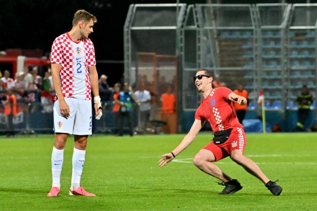 VARAZDIN, CROATIA - JUNE 07: Fans in pitch during the International men’s football Friendly match between Croatia and Slovenia at Stadium Varteks, Varazdin on June 07, 2026 in Varazdin, Croatia. (Photo by Igor Kupljenik Sports Press Photo).  Copyright: xIgorxKupljenikx xSPPx Sportspressphoto_SPR163083