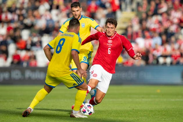 national team, Nationalteam Test Match: Denmark - Ukraine Denmark s Andreas Christensen in action with Ukraine s Ruslan Malinovskyi and Roman Yaremchuk during the international football match between Denmark and Ukraine at Odense Stadium on Sunday, June 7, 2026. (Photo: Bo Amstrup Ritzau Scanpix) , Odense Denmark Mors
