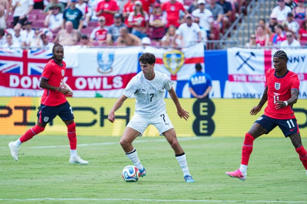 England v New Zealand in a friendly Florida Series Match, Tampa Bay, Florida Tampa Bay, Florida, USA, June 6, 2026, New Zealand player Matt Garbett 7 controls the ball during the 2026 FC Series at Raymond James Stadium. Copyright: xMartyxJean-Louisx