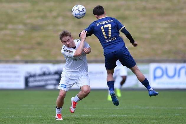 Fußball Oberliga Niederrhein 34. Spieltag ETB Schwarz-Weiß Essen - TSV Meerbusch am 07.06.2026 im Uhlenkrugstadion in Essen David Weinbender ( ETB SW Essen ), links - David Alves Oliveira ( Meerbusch ), rechts