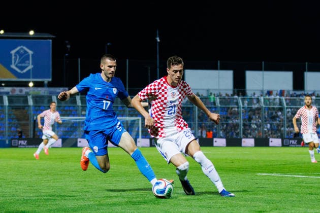 Pre-World cup International Friendly, Länderspiel, Nationalmannschaft 2026 match between Croatia and Slovenia David Zec (Slovenia 17) and Luka Sucic (Croatia 21) competes for the ball with xxx during Pre-World cup international friendly 2026 football match between Croatia and Slovenia, Stadium Varteks, Varazdin, Croatia 07.06.2026 Copyright: xBEAUTIFULxSPORTS Bosnjakovicx