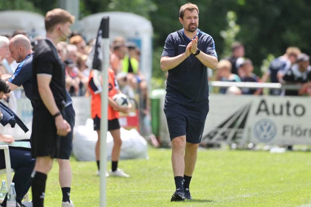 Fussball - Aufstiegsspiel RL SW - FC Eddersheim - FK 03 Pirmasens - 07.06.26, Trainer Carsten Weber (FCE), -
