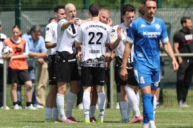 Fussball - Aufstiegsspiel RL SW - FC Eddersheim - FK 03 Pirmasens - 07.06.26, Kollektiver Torjubel nach dem 3:1 durch PATRICK SCHORR (FCE), -