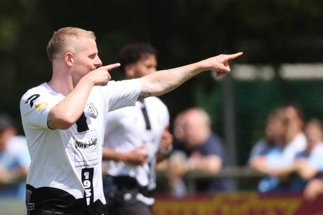Fussball - Aufstiegsspiel RL SW - FC Eddersheim - FK 03 Pirmasens - 07.06.26, Torjubel bei PATRICK SCHORR (FCE), -