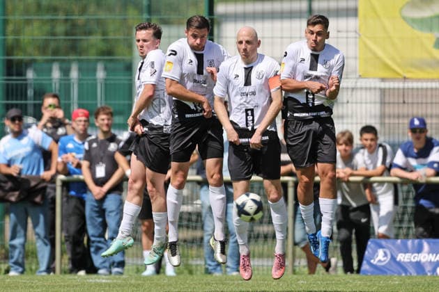 Fussball - Aufstiegsspiel RL SW - FC Eddersheim - FK 03 Pirmasens - 07.06.26, Die Eddersheimer Wand ist stabil -