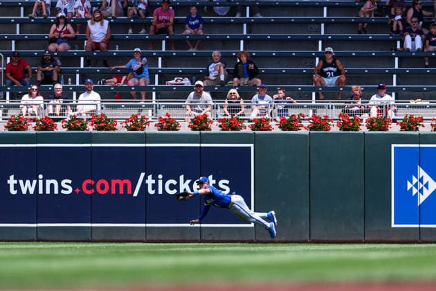 June 7, 2026, Minneapolis, Minnesota, USA: Kansas City Royals left fielder ISAAC COLLINS (1) makes a diving catch in the first inning during a MLB, Baseball Herren, USA Baseball game between the Kansas City Royals and the Minnesota Twins at Target Field in Minneapolis, Minnesota on June 7th, 2026. The Royals defeated the Twins 6-5. ZUMA Press Wire. Minneapolis USA - ZUMAg254 20260607_zsp_g254_020 Copyright: xStevenxGarciax