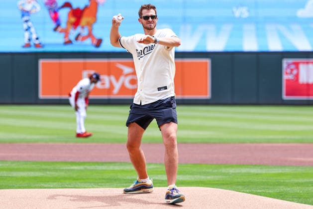 June 7, 2026, Minneapolis, Minnesota, USA: PARKER FOX throws out a first pitch before a MLB, Baseball Herren, USA Baseball game between the Kansas City Royals and the Minnesota Twins at Target Field in Minneapolis, Minnesota on June 7th, 2026. The Royals defeated the Twins 6-5. ZUMA Press Wire. Minneapolis USA - ZUMAg254 20260607_zsp_g254_022 Copyright: xStevenxGarciax