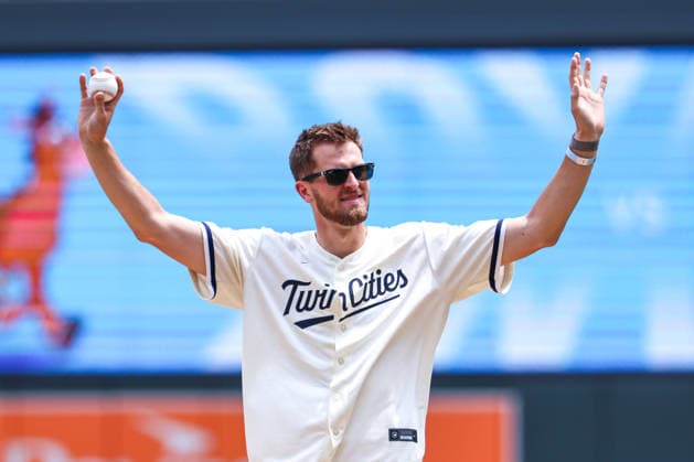 June 7, 2026, Minneapolis, Minnesota, USA: PARKER FOX throws out a first pitch before a MLB, Baseball Herren, USA Baseball game between the Kansas City Royals and the Minnesota Twins at Target Field in Minneapolis, Minnesota on June 7th, 2026. The Royals defeated the Twins 6-5. ZUMA Press Wire. MLB 2026: Royals 6:5 Twins  - ZUMAg254 20260607_zsp_g254_052 Copyright: xStevenxGarciax