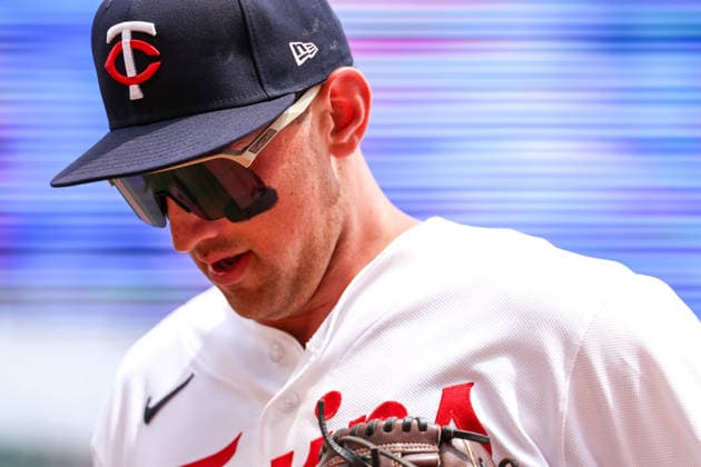 June 7, 2026, Minneapolis, Minnesota, USA: Minnesota Twins third baseman BROOKS LEE (22) looks on during a MLB, Baseball Herren, USA Baseball game between the Kansas City Royals and the Minnesota Twins at Target Field in Minneapolis, Minnesota on June 7th, 2026. The Royals defeated the Twins 6-5. ZUMA Press Wire. Minneapolis USA - ZUMAg254 20260607_zsp_g254_029 Copyright: xStevenxGarciax