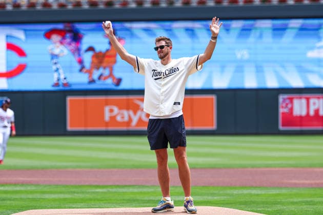 June 7, 2026, Minneapolis, Minnesota, USA: PARKER FOX throws out a first pitch before a MLB, Baseball Herren, USA Baseball game between the Kansas City Royals and the Minnesota Twins at Target Field in Minneapolis, Minnesota on June 7th, 2026. The Royals defeated the Twins 6-5. ZUMA Press Wire. Minneapolis USA - ZUMAg254 20260607_zsp_g254_058 Copyright: xStevenxGarciax