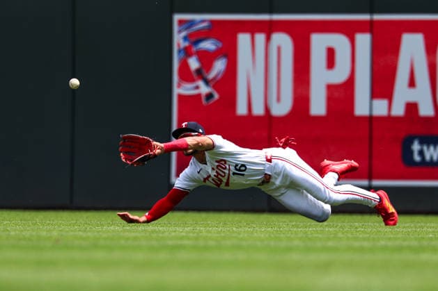 June 7, 2026, Minneapolis, Minnesota, USA: Minnesota Twins right fielder AUSTIN MARTIN (16) makes a diving catch in the second inning during a MLB, Baseball Herren, USA Baseball game between the Kansas City Royals and the Minnesota Twins at Target Field in Minneapolis, Minnesota on June 7th, 2026. The Royals defeated the Twins 6-5. ZUMA Press Wire. Minneapolis USA - ZUMAg254 20260607_zsp_g254_067 Copyright: xStevenxGarciax