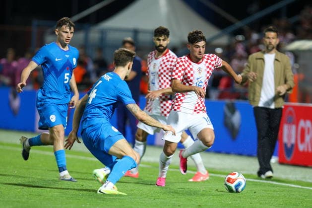 Varazdin, Croatia, 070626. City stadium. Friendly football game before the World Cup, Croatia - Slovenia. In photo: Srdjan Kuzmic, Martin Baturina. Photo: Josip Bandic CROPIX Varazdin Croatia Copyright: xxJosipxBandicx xCROPIXx croatia_slovenia04-070626