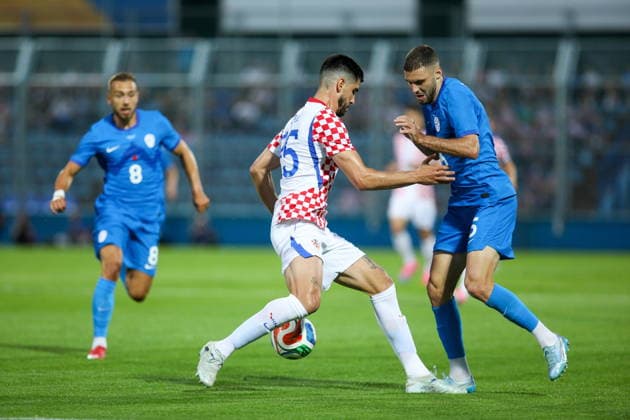 Varazdin, Croatia, 070626. City stadium. Friendly football game before the World Cup, Croatia - Slovenia. In photo: Martin Erlic. Photo: Josip Bandic CROPIX Varazdin Croatia Copyright: xxJosipxBandicx xCROPIXx croatia_slovenia09-070626