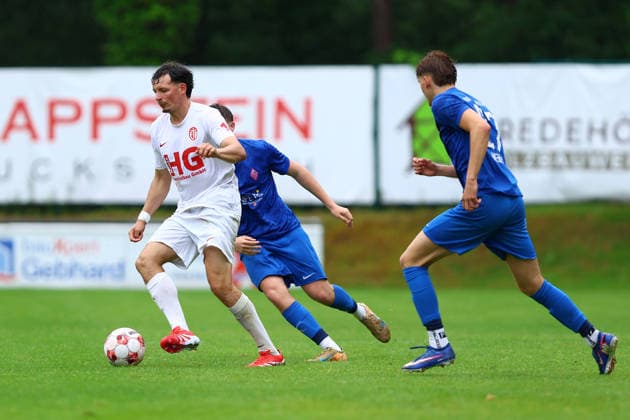 8 Jasper Hölscher (Eimsbütteler TV) Fußball I Herren I Aufstiegsrunde zur Regionalliga Nord I Saison 2025-2026 I 3. Spiel I Eimsbütteler TV - Blumenthaler SV I 07.06.2026 I A-Platz Heeslingen