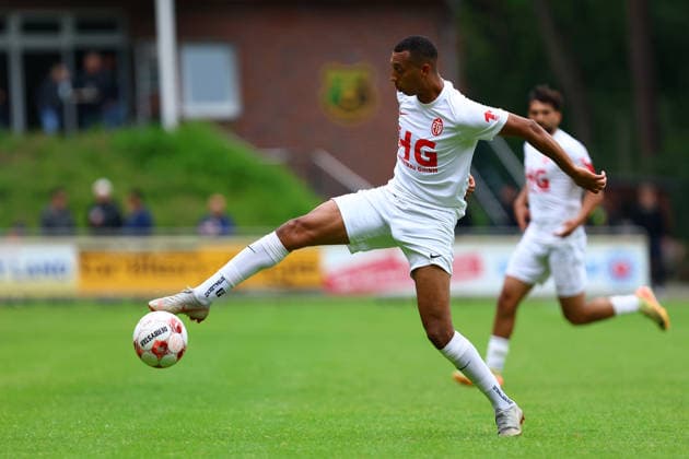 10 Jon Pauli (Eimsbütteler TV) Fußball I Herren I Aufstiegsrunde zur Regionalliga Nord I Saison 2025-2026 I 3. Spiel I Eimsbütteler TV - Blumenthaler SV I 07.06.2026 I A-Platz Heeslingen