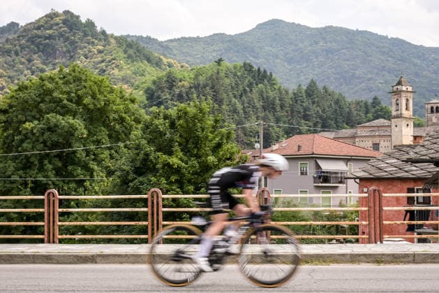 37th Giro d Italia Women 2026 - Stage 9 General view of the passage through Barge, Italy, during stage 9 of the 2026 Giro d Italia Femminile, Saluzzo-Saluzzo, on June 7, 2026. Saluzzo Italy  Copyright: xAndreaxxAmatox originalFilename:amato-notitle260607_npyj5.jpg