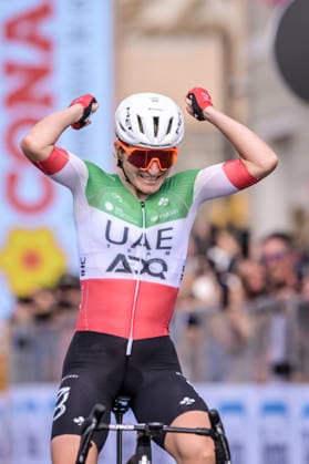 37th Giro d Italia Women 2026 - Stage 9 Elisa Longo Borghini of UAE TEAM ADQ celebrates her victory during the 9th stage of the 2026 Giro d Italia Femminile in Saluzzo, Italy, on June 7, 2026. Saluzzo Italy  Copyright: xAndreaxxAmatox originalFilename:amato-notitle260607_npWko.jpg