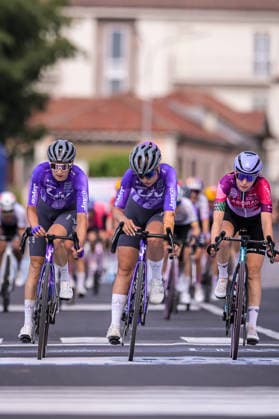 37th Giro d Italia Women 2026 - Stage 9 The peloton reaches the finish line during the 9th stage of the 2026 Giro d Italia Femminile in Saluzzo, Italy, on June 7, 2026. Saluzzo Italy  Copyright: xAndreaxxAmatox originalFilename:amato-notitle260607_npqq5.jpg