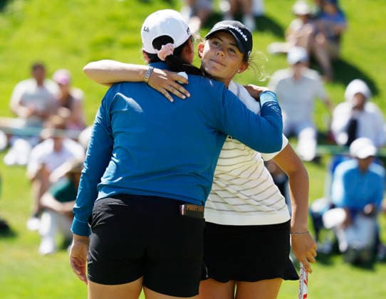 Allisen Corpuz hugs amateur golfer Asterisk Talley (R) as they finish their round on the 18th green during the final round of the 81st Women s U.S. Open golf championship at the Riviera Country Club in Pacific Palisades, California, on Sunday, June 7, 2026.  GLP20260607801 CAROLINExBREHMAN