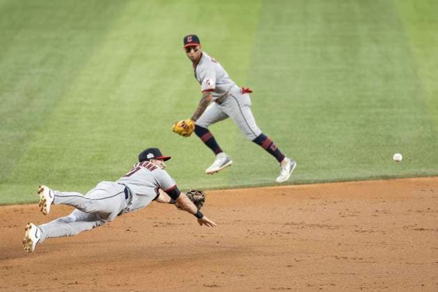 June 7, 2026, Arlington, Texas, USA: Cleveland Guardians third baseman DANIEL SCHNEEMANN (10) attempts to catch a ball that goes past him during a MLB, Baseball Herren, USA game between the Cleveland Guardians and Texas Rangers at Globe Life Field. Texas wins 10-0. Arlington USA - ZUMAf180 20260607_zsp_f180_027 Copyright: xMarkxFannx