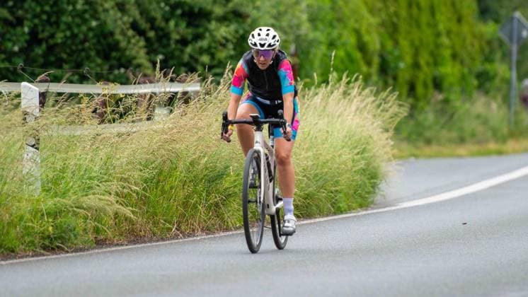 Erster Enni-Triathlon Moers - aktualisiert ** NUR FÜR REDAKTIONELLE ZWECKE ** EDITORIAL USE ONLY **<p>Astrid Timmermann, Altersklasse W 45, TuS Lintfort, beim ersten Enni-Triathlon am Sonntag, den 07.06.2026, in Moers. Deutschland NRW Moers Copyright: ChristianxCreon