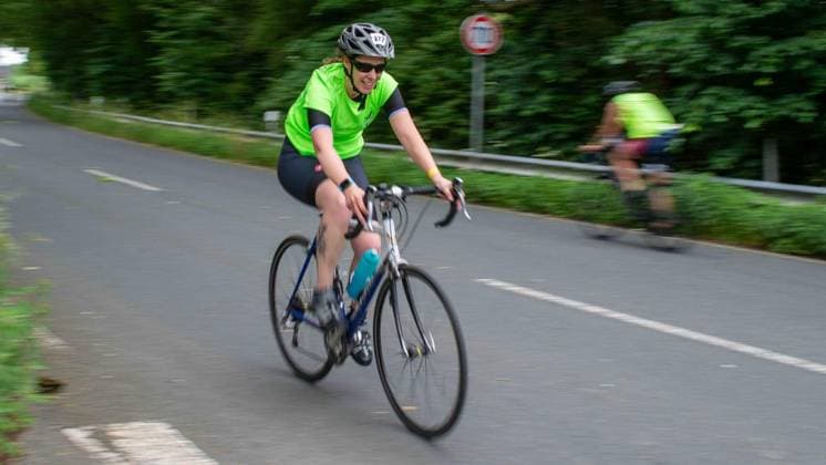 Erster Enni-Triathlon Moers - aktualisiert ** NUR FÜR REDAKTIONELLE ZWECKE ** EDITORIAL USE ONLY **<p>Carolin Bärendahls, Altersklasse W 30, Team Kairo, beim ersten Enni-Triathlon am Sonntag, den 07.06.2026, in Moers. Deutschland NRW Moers Copyright: ChristianxCreon