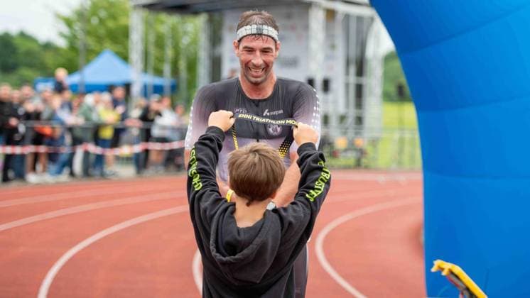 Erster Enni-Triathlon Moers - aktualisiert ** NUR FÜR REDAKTIONELLE ZWECKE ** EDITORIAL USE ONLY **<p>Sven Wies, Altersklasse M35, Duisburger SV 98 Triathlon Team, beim ersten Enni-Triathlon am Sonntag, den 07.06.2026, in Moers. Deutschland NRW Moers Copyright: ChristianxCreon
