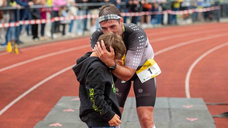 Erster Enni-Triathlon Moers - aktualisiert ** NUR FÜR REDAKTIONELLE ZWECKE ** EDITORIAL USE ONLY **<p>Sven Wies, Altersklasse M35, Duisburger SV 98 Triathlon Team, beim ersten Enni-Triathlon am Sonntag, den 07.06.2026, in Moers. Deutschland NRW Moers Copyright: ChristianxCreon