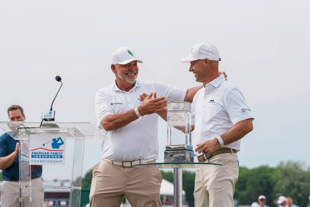 PGA, Golf Herren Tour Champions: American Family Insurance Championship - Final Round MADISON, WI - JUNE 7: Darren Clarke and Ben Crane celebrate with the trophy during the PGA Tour Champions: American Family Insurance Championship - Final Round at TPC Wisconsin on June 7, 2026 in Madison, Wisconsin. Madison TPC Wisconsin WI United States Copyright: xRossxHarried ISIxPhotosx 9314