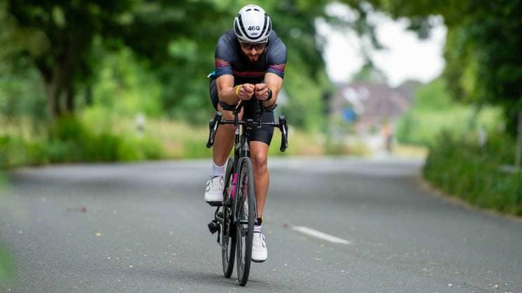 Erster Enni-Triathlon Moers ** NUR FÜR REDAKTIONELLE ZWECKE ** EDITORIAL USE ONLY **<p>Lasse Brandt, Altersklasse M 30, CrossFit Circle Athletic, beim ersten Enni-Triathlon am Sonntag, den 07.06.2026, in Moers. Deutschland NRW Moers Copyright: ChristianxCreon
