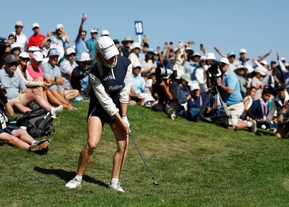 Charley Hull of England chips to the green on the 18th hole during the final round of the 81st Women s U.S. Open golf championship at the Riviera Country Club in Pacific Palisades, California, on Sunday, June 7, 2026.  GLP20260607812 CAROLINExBREHMAN
