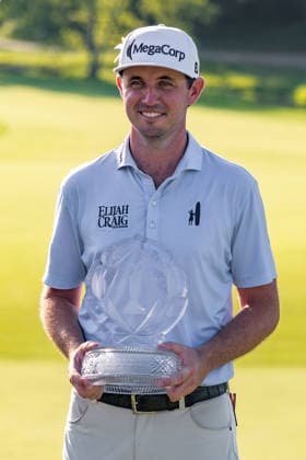 June 7, 2026, Dublin, Ohio, U.S: JT Poston holds the Memorial trophy after winning The Memorial Tournament at Muirfield Village Golf Club, Dublin, Ohio. PGA, Golf Herren Tour 2026 - The Memorial Tournament - Final Round  - ZUMAs304 20260607_zaf_s304_005 Copyright: xScottxStuartx