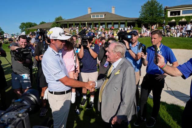 DUBLIN, OH - JUNE 07: J.T. Poston of United States of America with tournament host and golf legend Jack Nicklaus after his win during the final round of the Memorial Tournament presented by Workday 2026 on June 07, 2026 at Muirfield Village Golf Club in Dublin, Ohio. (Photo by Joe Robbins Icon Sportswire) GOLF: JUN 07 PGA, Golf Herren the Memorial Tournament presented by Workday EDITORIAL USE ONLY Icon5732606070114