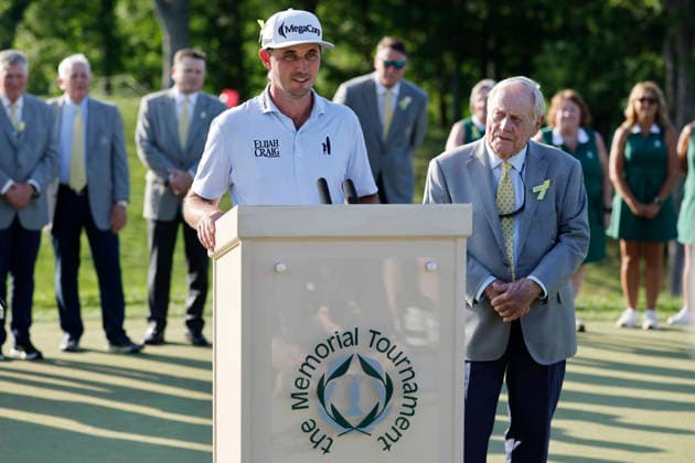 DUBLIN, OH - JUNE 07: J.T. Poston of United States of America with tournament host and golf legend Jack Nicklaus after his win during the final round of the Memorial Tournament presented by Workday 2026 on June 07, 2026 at Muirfield Village Golf Club in Dublin, Ohio. (Photo by Joe Robbins Icon Sportswire) GOLF: JUN 07 PGA, Golf Herren the Memorial Tournament presented by Workday EDITORIAL USE ONLY Icon5732606070124
