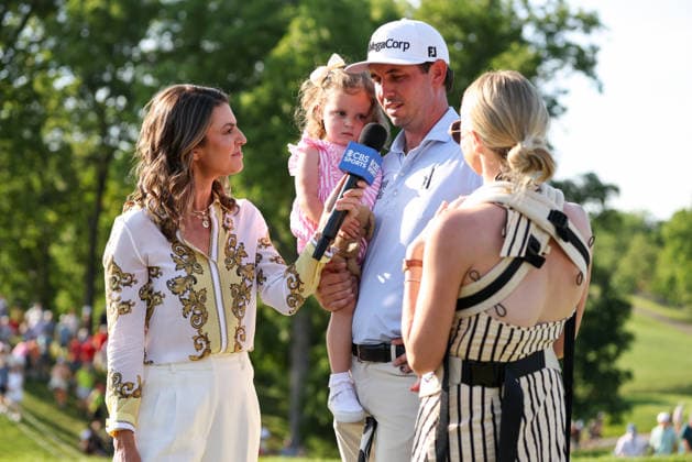 DUBLIN, OH - JUNE 07: J.T. Poston of the United States talks with CBS Sports broadcaster Amanda Balionis after winning Memorial Tournament presented by Workday at Muirfield Village Golf Club on June 7, 2026 in Dublin, OH. (Photo by Ian Johnson Icon Sportswire) GOLF: JUN 07 PGA, Golf Herren the Memorial Tournament presented by Workday EDITORIAL USE ONLY Icon260607055