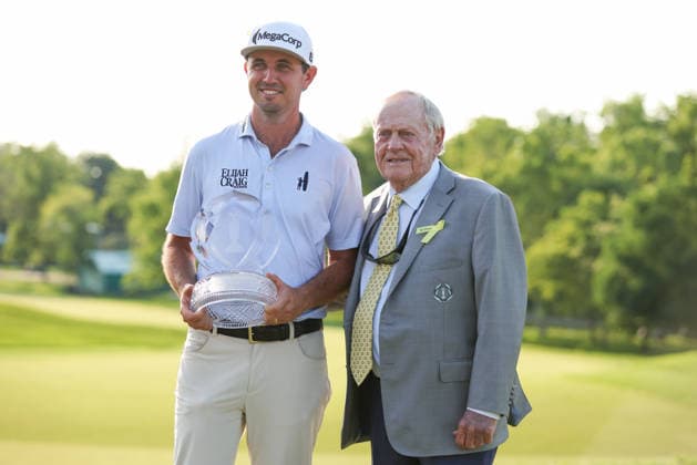 DUBLIN, OH - JUNE 07: J.T. Poston of the United States poses with Jack Nicklaus after the winning the Memorial Tournament presented by Workday at Muirfield Village Golf Club on June 7, 2026 in Dublin, OH. (Photo by Ian Johnson Icon Sportswire) GOLF: JUN 07 PGA, Golf Herren the Memorial Tournament presented by Workday EDITORIAL USE ONLY Icon260607059