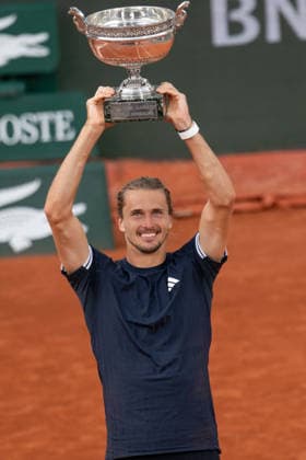 2026 French Open - Alexander Zverev vs Flavio Cobolli LZ Alexander Zverev of Germany lifts the Coupe des Mousquetaires winners trophy after victory over Flavio Cobolli of Italy in the Men’s Singles final match on Day Fifteen of the 2026 French Open at Roland Garros on June 07, 2026 in Paris, France. Photo by Laurent Zabulon ABACAPRESS.COM  Copyright: xZabulonxLaurent ABACAx