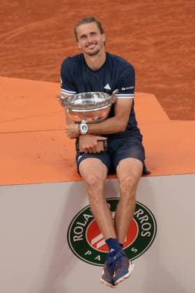 2026 French Open - Alexander Zverev vs Flavio Cobolli LZ Alexander Zverev of Germany lifts the Coupe des Mousquetaires winners trophy after victory over Flavio Cobolli of Italy in the Men’s Singles final match on Day Fifteen of the 2026 French Open at Roland Garros on June 07, 2026 in Paris, France. Photo by Laurent Zabulon ABACAPRESS.COM  Copyright: xZabulonxLaurent ABACAx
