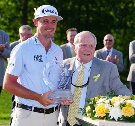 DUBLIN, OH - JUNE 07: PGA, Golf Herren golfer J.T. Poston poses with the trophy and Jack Nicklaus on June 7, 2026 after winning the Memorial Tournament presented by Workday at Muirfield Village Golf Club in Dublin, Ohio. (Photo by Brian Spurlock Icon Sportswire) GOLF: JUN 07 PGA the Memorial Tournament presented by Workday EDITORIAL USE ONLY Icon26060732