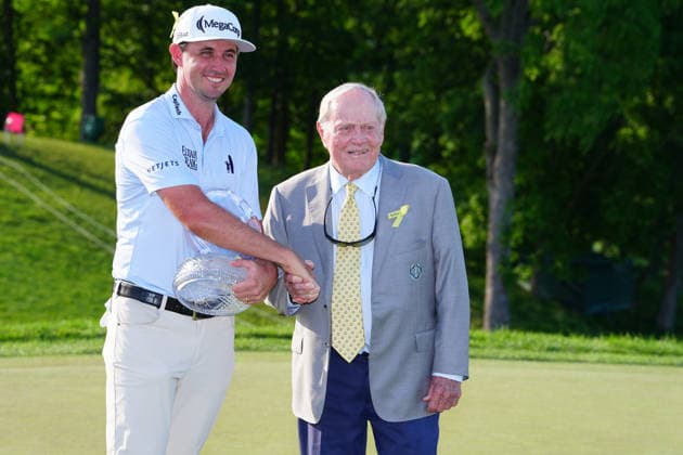DUBLIN, OH - JUNE 07: PGA, Golf Herren golfer J.T. Poston poses with the trophy and Jack Nicklaus on June 7, 2026 after winning the Memorial Tournament presented by Workday at Muirfield Village Golf Club in Dublin, Ohio. (Photo by Brian Spurlock Icon Sportswire) GOLF: JUN 07 PGA the Memorial Tournament presented by Workday EDITORIAL USE ONLY Icon26060735