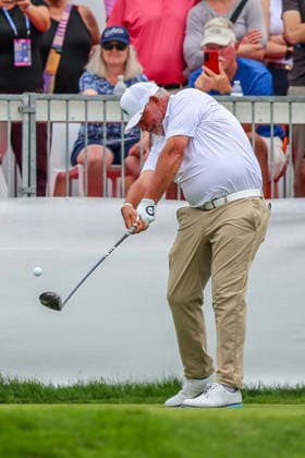 MADISON, WI - JUNE 07: Darren Clarke from the Bahamas tees off on the sixteenth hole during the final round of the PGA, Golf Herren Tour Champions American Family Insurance Championship golf tournament on June 7, 2026 at TPC Wisconsin Golf Course in Madison, WI. (Photo by Lawrence Iles Icon Sportswire) GOLF: JUN 07 PGA TOUR Champions American Family Insurance Championship EDITORIAL USE ONLY Icon2606070123