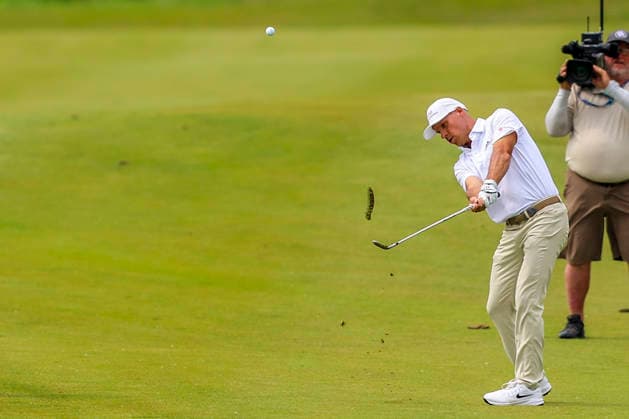 MADISON, WI - JUNE 07: Ben Crane from Portland, OR hits his second shot on the eighteenth green during the final round of the PGA, Golf Herren Tour Champions American Family Insurance Championship golf tournament on June 7, 2026 at TPC Wisconsin Golf Course in Madison, WI. (Photo by Lawrence Iles Icon Sportswire) GOLF: JUN 07 PGA TOUR Champions American Family Insurance Championship EDITORIAL USE ONLY Icon2606070143