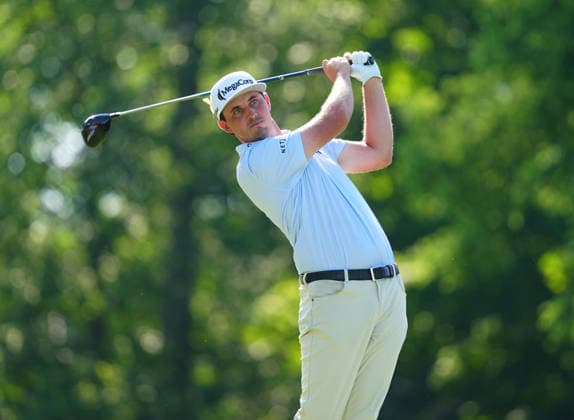 DUBLIN, OH - JUNE 07: PGA, Golf Herren player J.T. Poston plays his tee shot on the 18th hole on June 7, 2026 during the final round of the Memorial Tournament presented by Workday at Muirfield Village Golf Club in Dublin, Ohio. (Photo by Brian Spurlock Icon Sportswire) GOLF: JUN 07 PGA the Memorial Tournament presented by Workday EDITORIAL USE ONLY Icon26060755