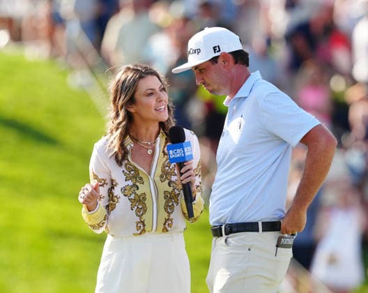 DUBLIN, OH - JUNE 07: CBS sports announcer Amanda Balionis interviews PGA, Golf Herren player J.T. Poston after winning on the 18th hole during a playoff on June 7, 2026 during the final round of the Memorial Tournament presented by Workday at Muirfield Village Golf Club in Dublin, Ohio. (Photo by Brian Spurlock Icon Sportswire) GOLF: JUN 07 PGA the Memorial Tournament presented by Workday EDITORIAL USE ONLY Icon26060769