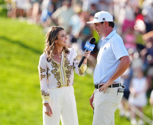 DUBLIN, OH - JUNE 07: CBS sports announcer Amanda Balionis interviews PGA, Golf Herren player J.T. Poston after winning on the 18th hole during a playoff on June 7, 2026 during the final round of the Memorial Tournament presented by Workday at Muirfield Village Golf Club in Dublin, Ohio. (Photo by Brian Spurlock Icon Sportswire) GOLF: JUN 07 PGA the Memorial Tournament presented by Workday EDITORIAL USE ONLY Icon26060770