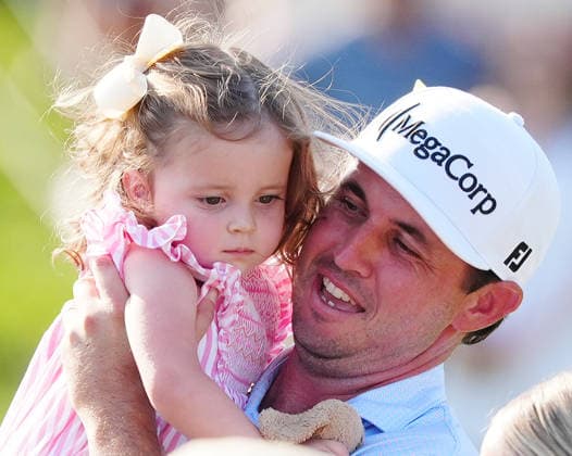 DUBLIN, OH - JUNE 07: PGA, Golf Herren player J.T. Poston hugs his daughter Katherine Scott Poston after winning on the 18th hole during a playoff on June 7, 2026 during the final round of the Memorial Tournament presented by Workday at Muirfield Village Golf Club in Dublin, Ohio. (Photo by Brian Spurlock Icon Sportswire) GOLF: JUN 07 PGA the Memorial Tournament presented by Workday EDITORIAL USE ONLY Icon26060772
